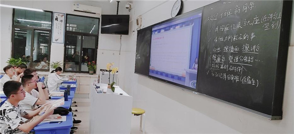 合肥七中高二年級(jí)開展語(yǔ)數(shù)英學(xué)法指導(dǎo)講座(圖2)