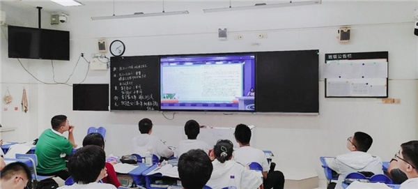 合肥七中高二年級(jí)開展語(yǔ)數(shù)英學(xué)法指導(dǎo)講座(圖1)
