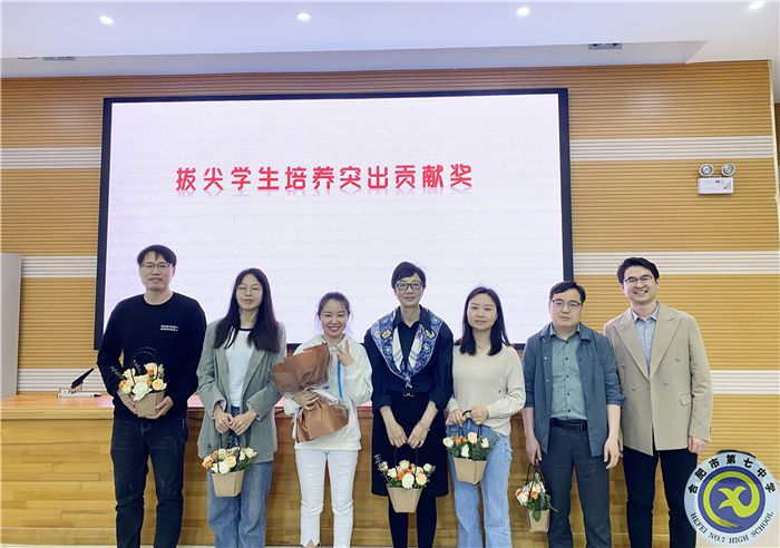 分析學情，共進提升!2022級高二年級召開第二學期第三次全體教師會(圖2)