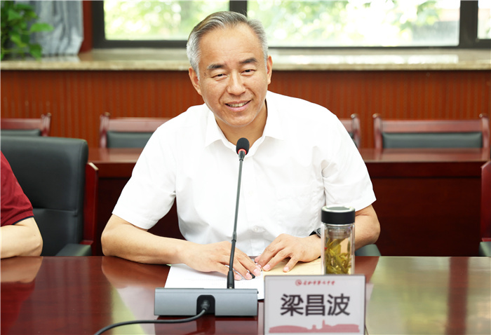 再獲高?！斑M一步”認可！安徽師范大學向合肥七中授牌“優(yōu)質(zhì)生源基地”(圖2)