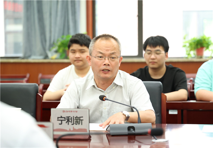 再獲高?！斑M一步”認可！安徽師范大學向合肥七中授牌“優(yōu)質(zhì)生源基地”(圖3)