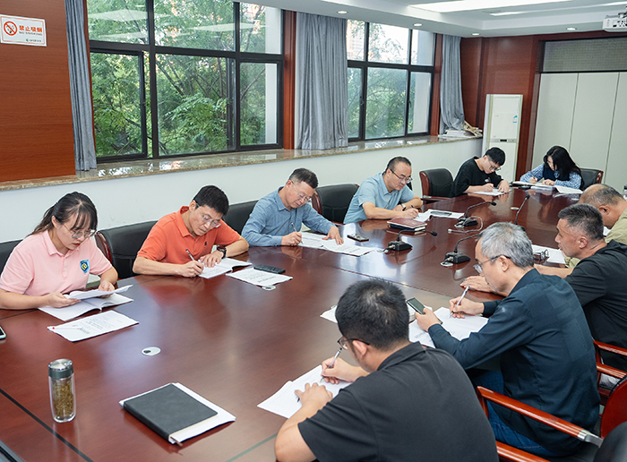 合肥七中行政黨支部專題學(xué)習(xí)黨的二十屆三中全會精神(圖2)