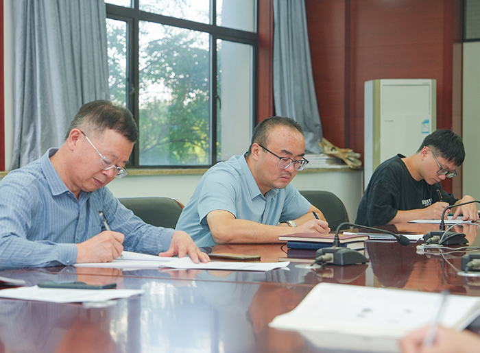 合肥七中行政黨支部專題學(xué)習(xí)黨的二十屆三中全會精神(圖3)