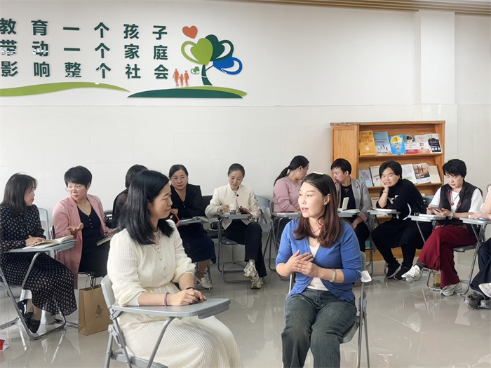 合肥七中舉行第四十八期家長讀書會(huì)(圖1)