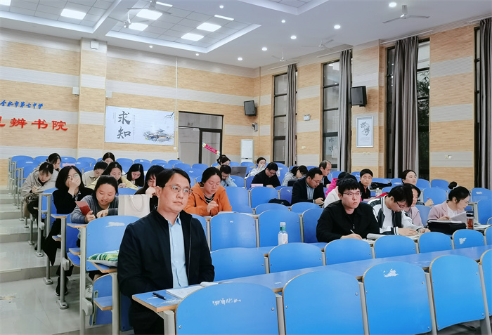合肥七中第二黨支部召開黨員大會(圖1)