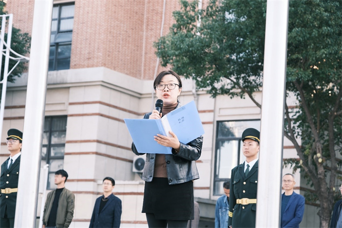 第一黨支部書(shū)記唐麗霞.jpg
