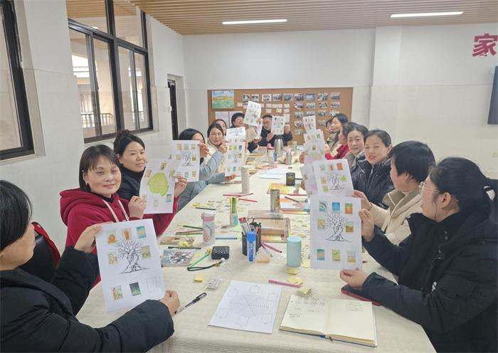 合肥七中舉行第54期家長讀書會暨學(xué)期總結(jié)表彰會1.jpg