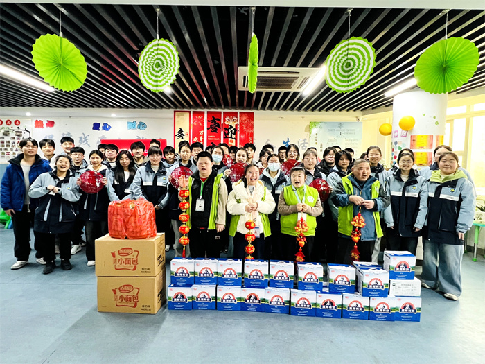 合肥七中高一（24）班走進(jìn)智愛(ài)陽(yáng)光家園傳遞愛(ài)心(圖4)