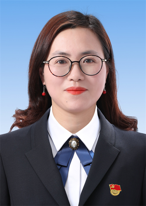 曾艷 高二級部副主任.jpg