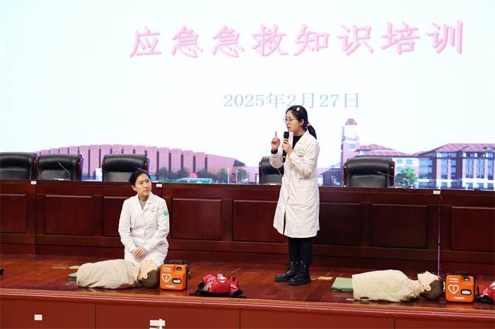 合肥七中開展春季傳染病防治暨應(yīng)急救護專題培訓(xùn)(圖4)