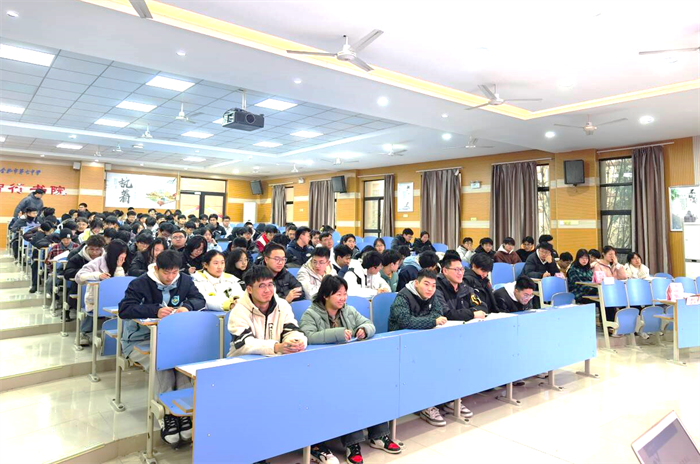 高三學(xué)生自主管理會議2.png