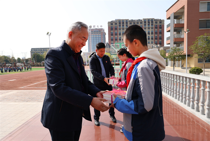 合肥在線：“大手拉小手 同升一面旗”——合肥市第七中學(xué)深入推進(jìn)大中小學(xué)思政課一體化建設(shè)(圖5)
